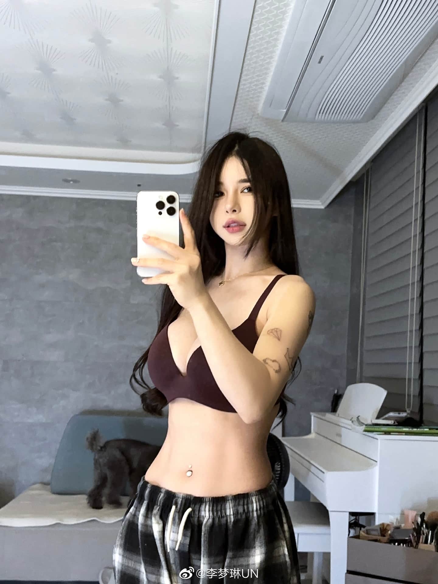 抖音 李梦琳UN 27套 微密圈写真图集视频下载 偶像派2098插图4 抖音 李梦琳UN 27套 微密圈写真图集视频下载 偶像派2098插图4
